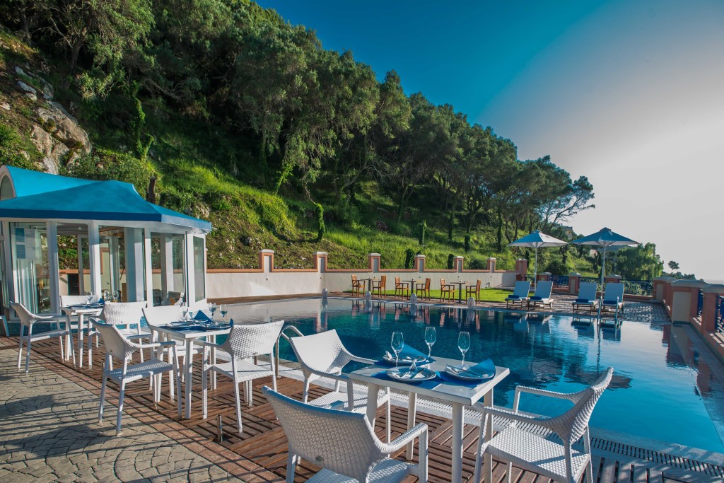 Pool Bar