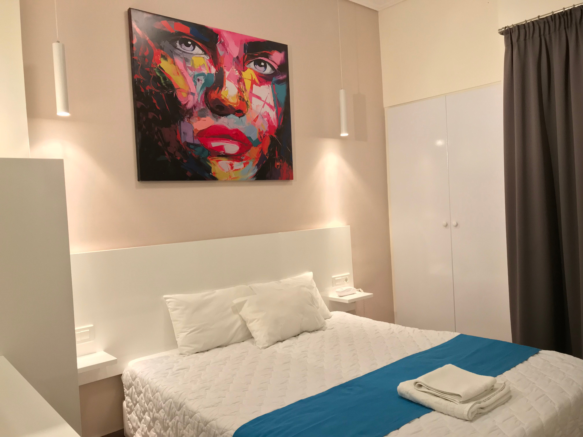 SINGLE ROOM