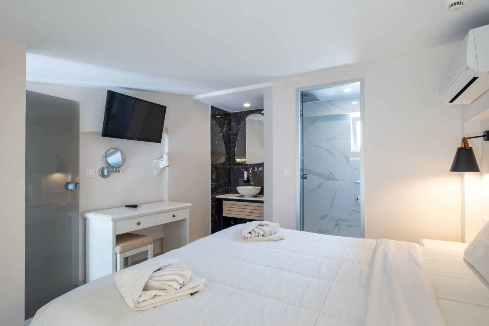 MAISONETTE SUITE LAND VIEW