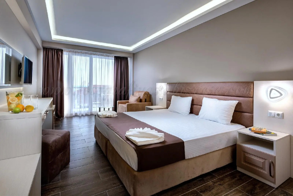 LUXURY ROOM (BALCONY)