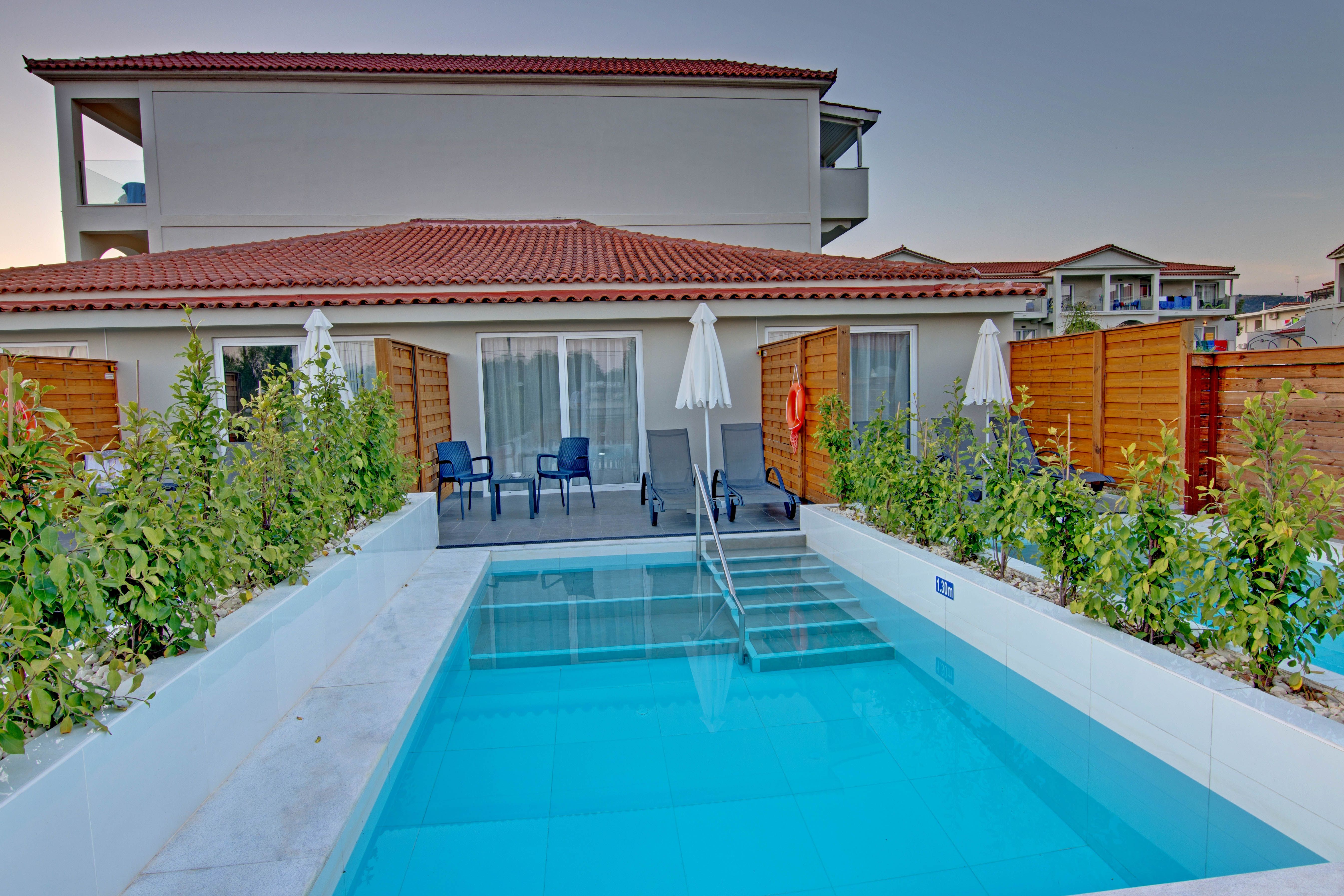 ROOM FAMILY OPEN PLAN PRIVATE POOL