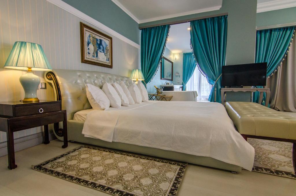 Deluxe Suite