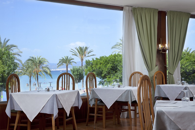 Whala Beach, interior, restaurant, vedere mare.jpg