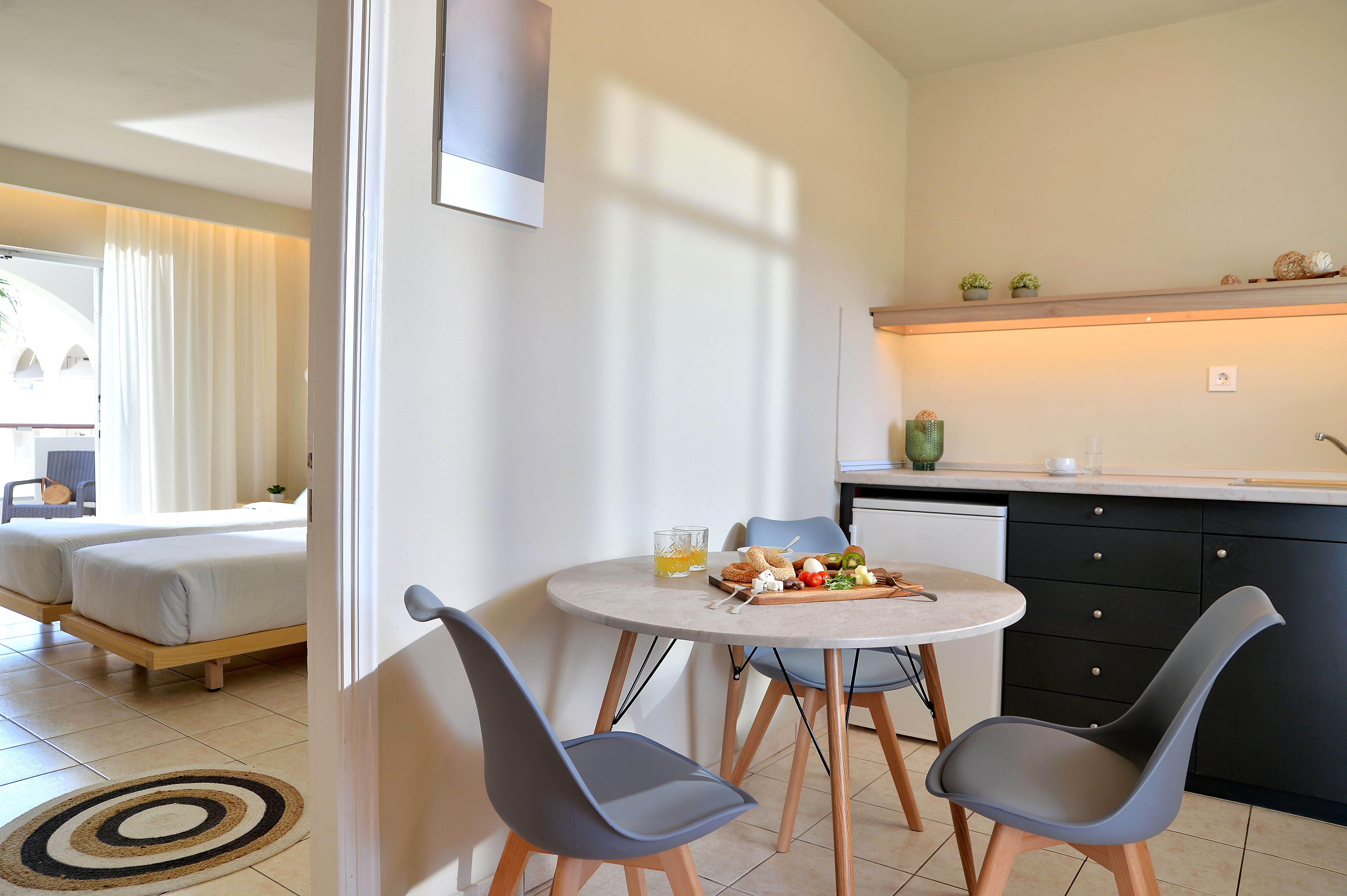 APARTMENT 2 BEDROOM BALCONY OR TERRACE