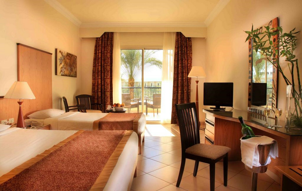 Sharm el Sheikh, Hotel Xperience Kiroseiz, camera, paturi, TV.jpg