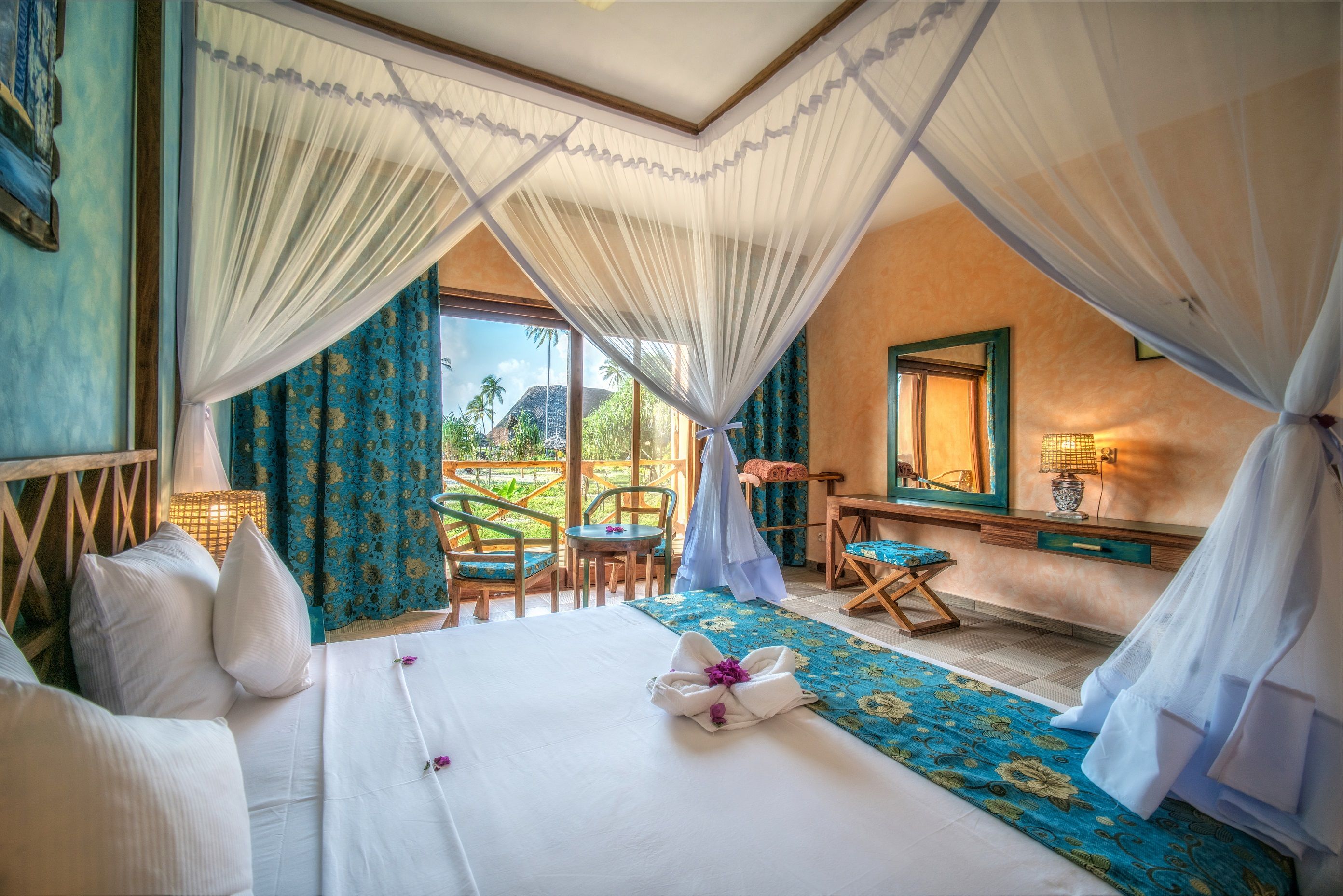 DELUXE ROOM