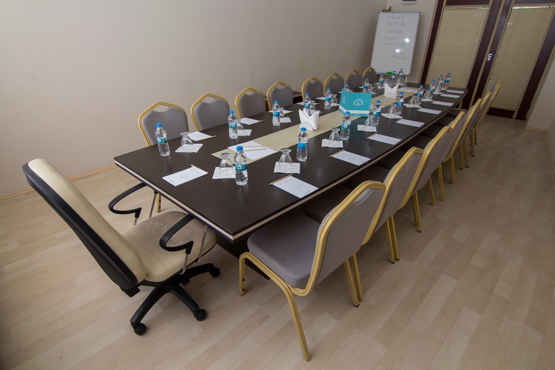 MICE (servicii de organizare de întâlniri, conferințe, alte evenimente)