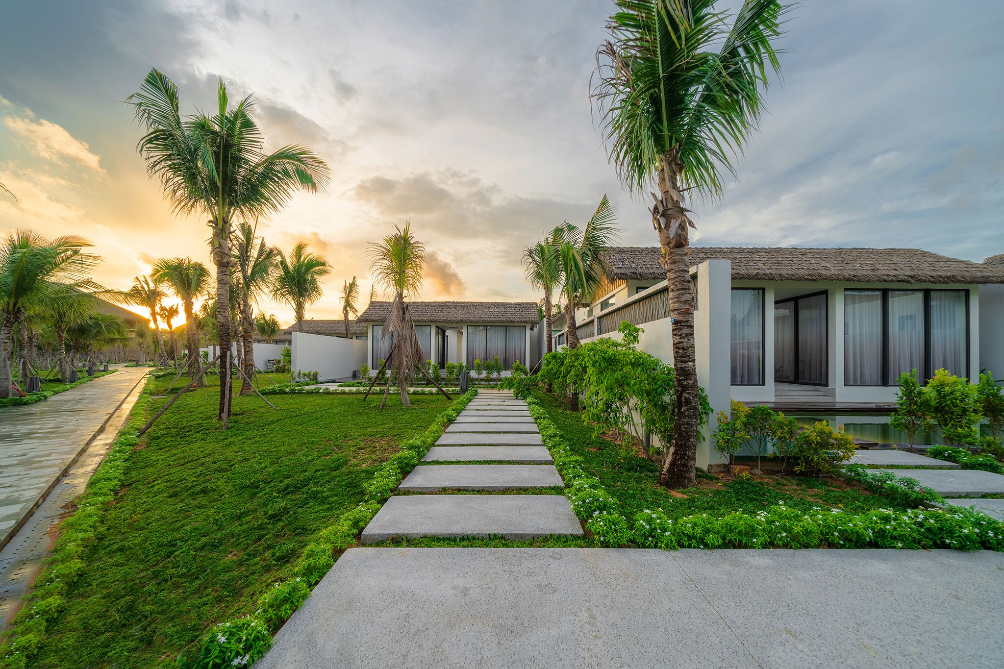 4-BEDROOM DELUXE POOL VILLA (IRO)