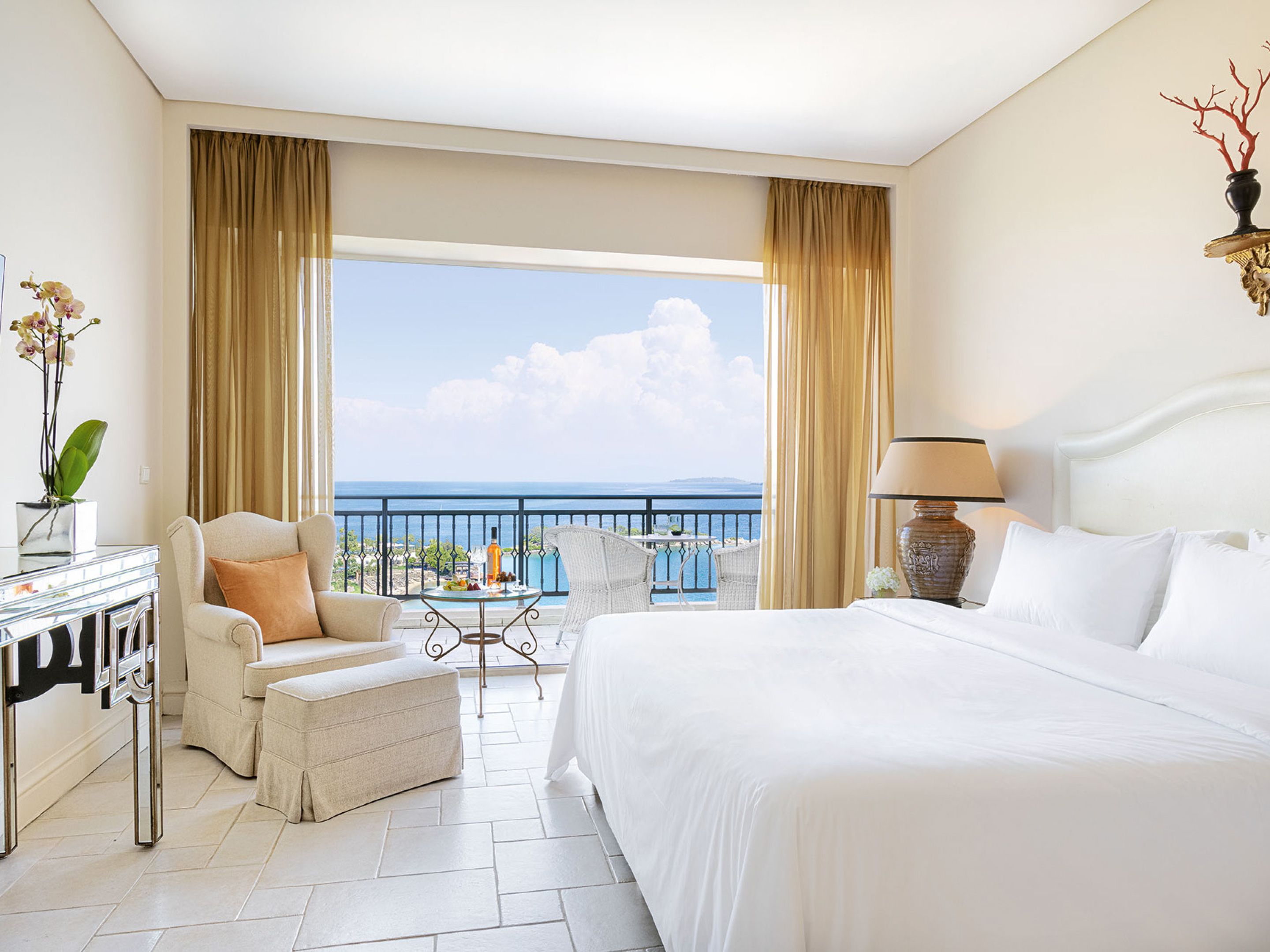 SKY LUXURY GUESTROOM SEA VIEW