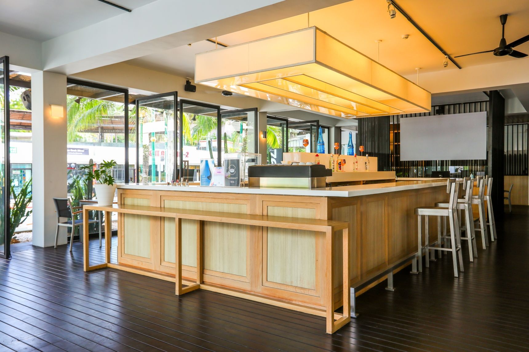 76 Dine Dinner Bar and Restaurant