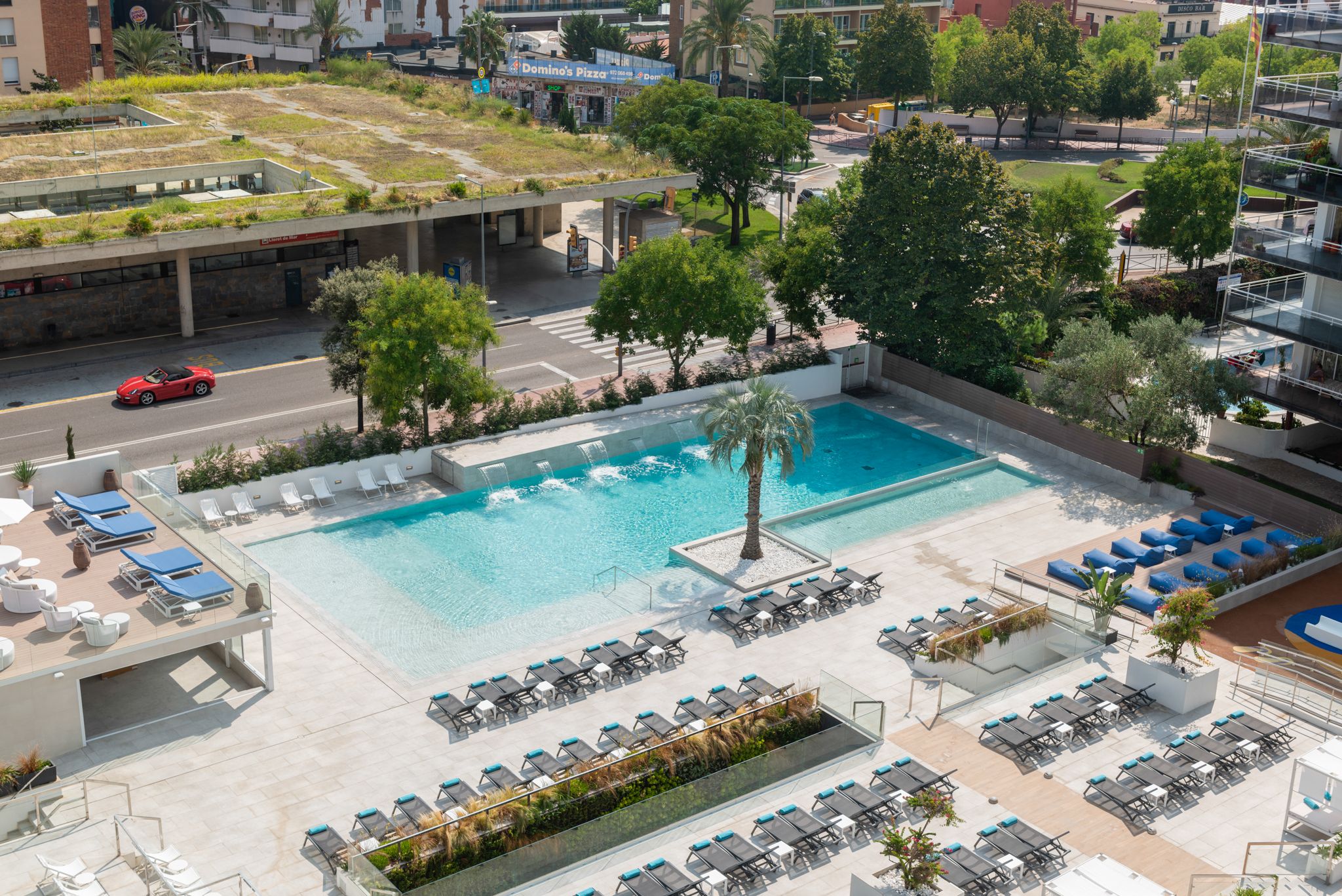 STANDARD ROOM POOL VIEW