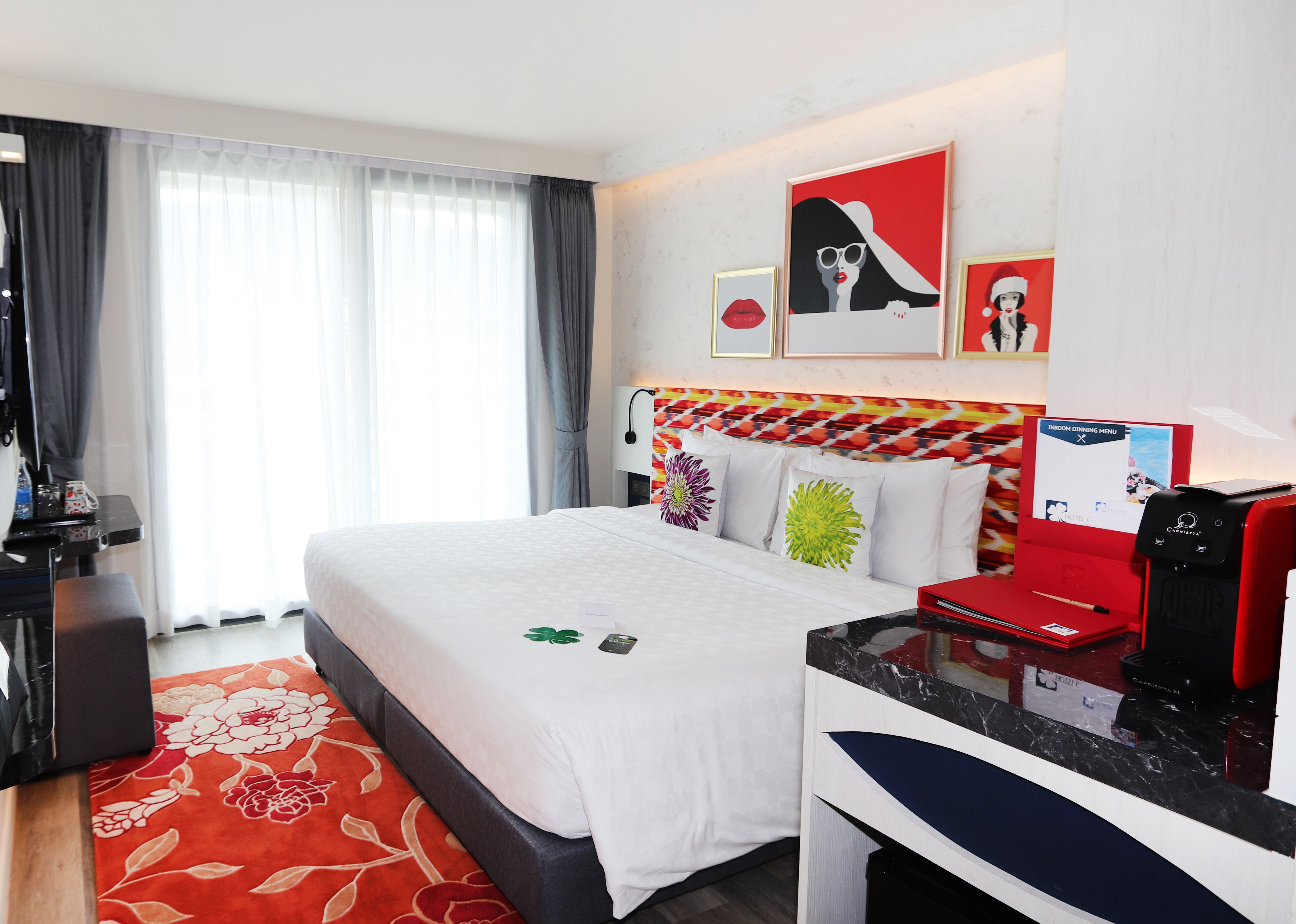 LADY'S PREMIER ROOM