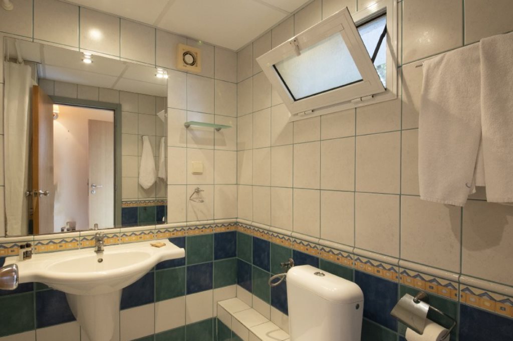 Twin Standard Room (Balcony)
