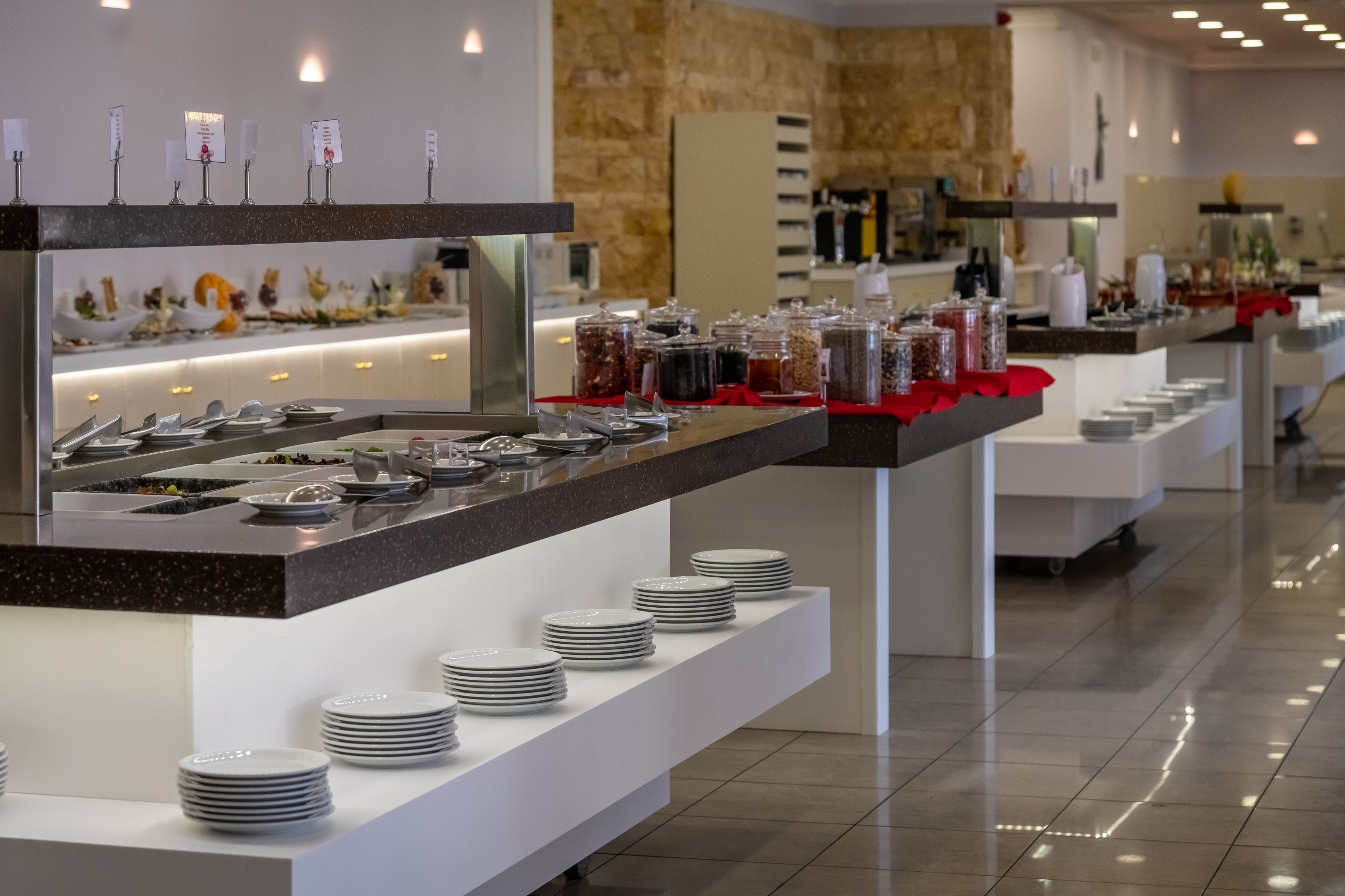 MAIN RESTAURANT 