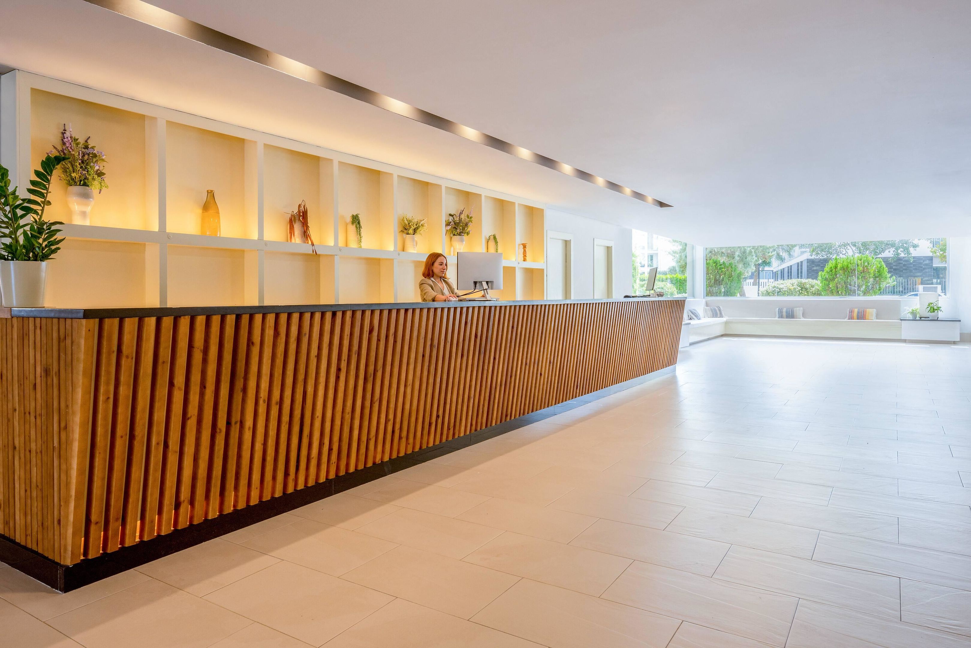 LOUNGE BAR