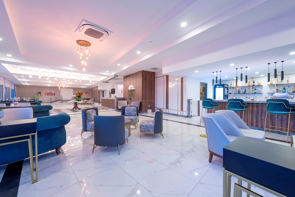 LOBBY BAR