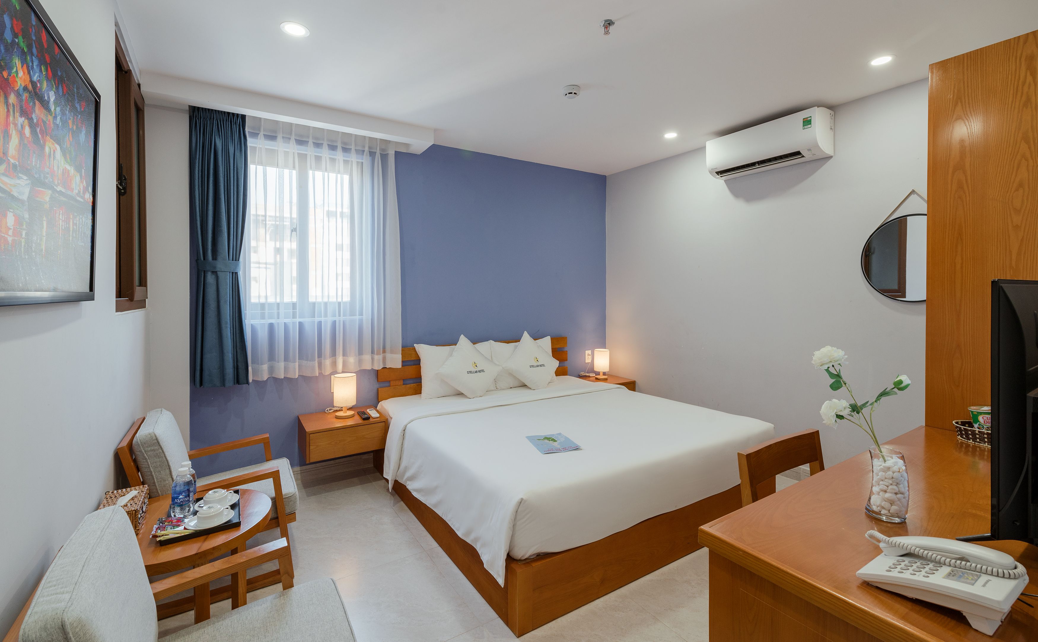 DELUXE CORNER ROOM