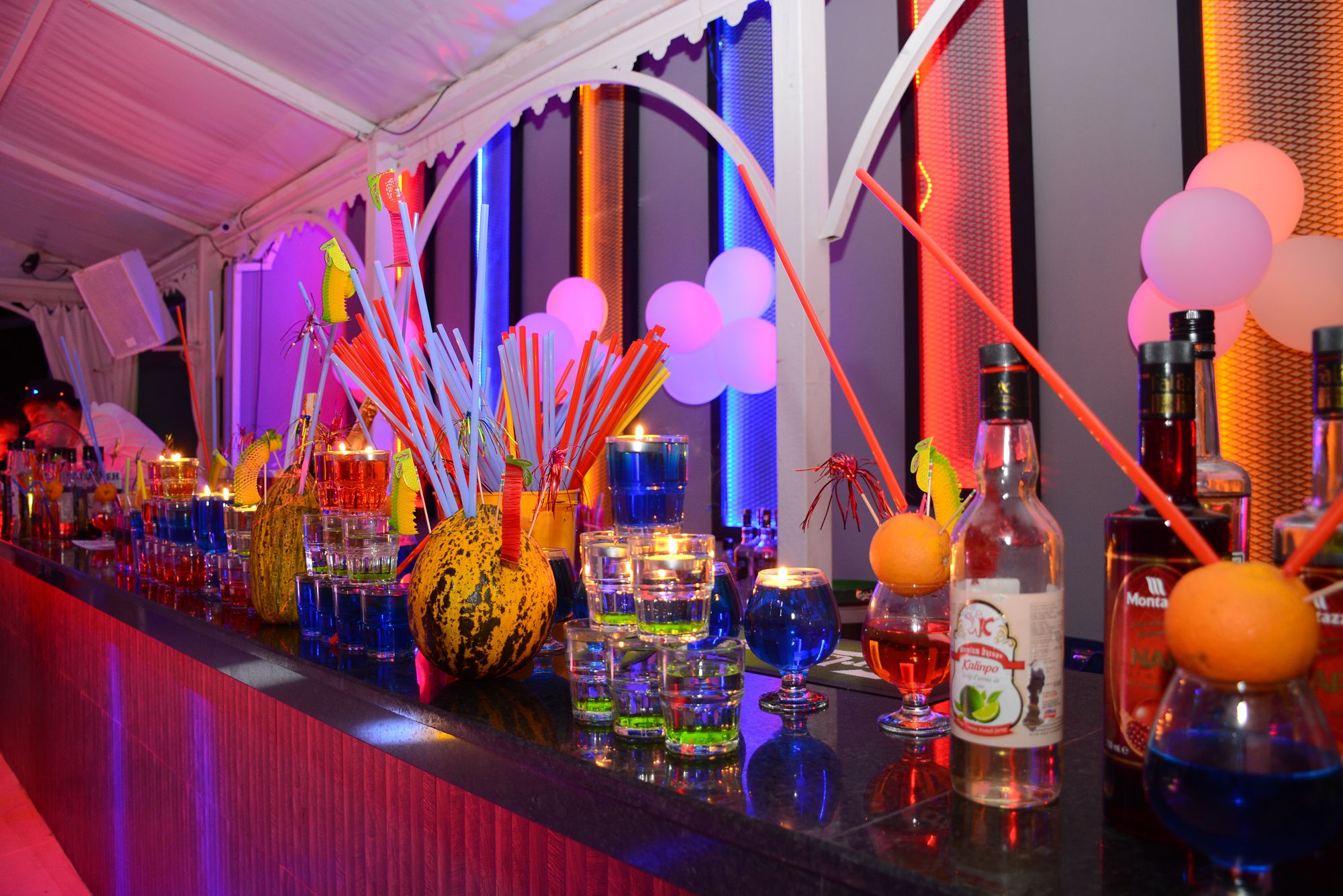 POOL BAR