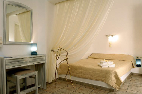 Santorini, Hotel Regina Mare, camera dubla.jpg