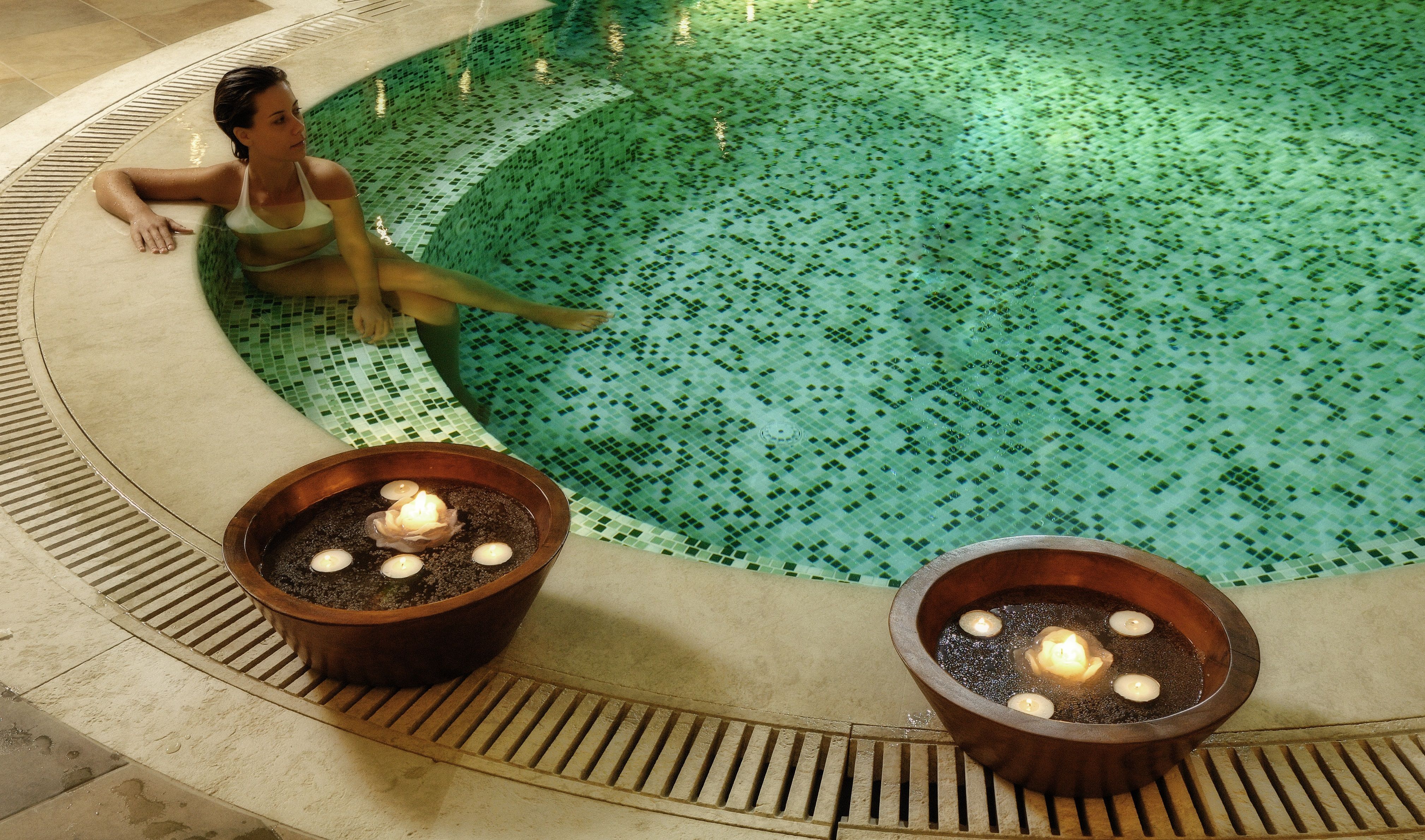 Piscină interioară