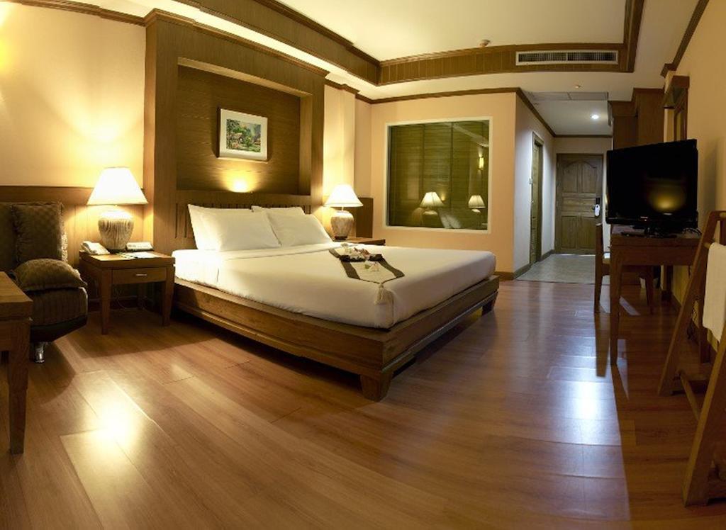 EXECUTIVE SUITE SEA VIEW