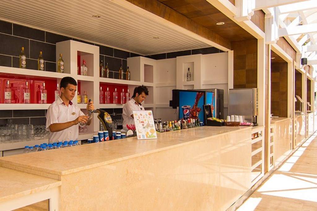 ARVINA POOL BAR