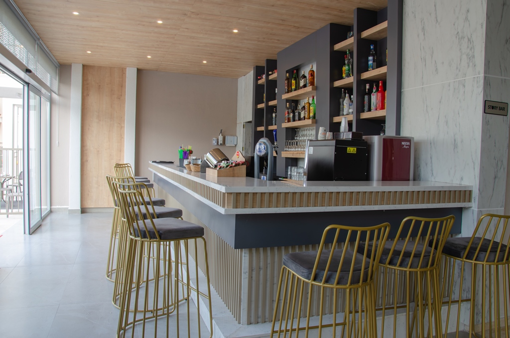 LOBBY BAR 