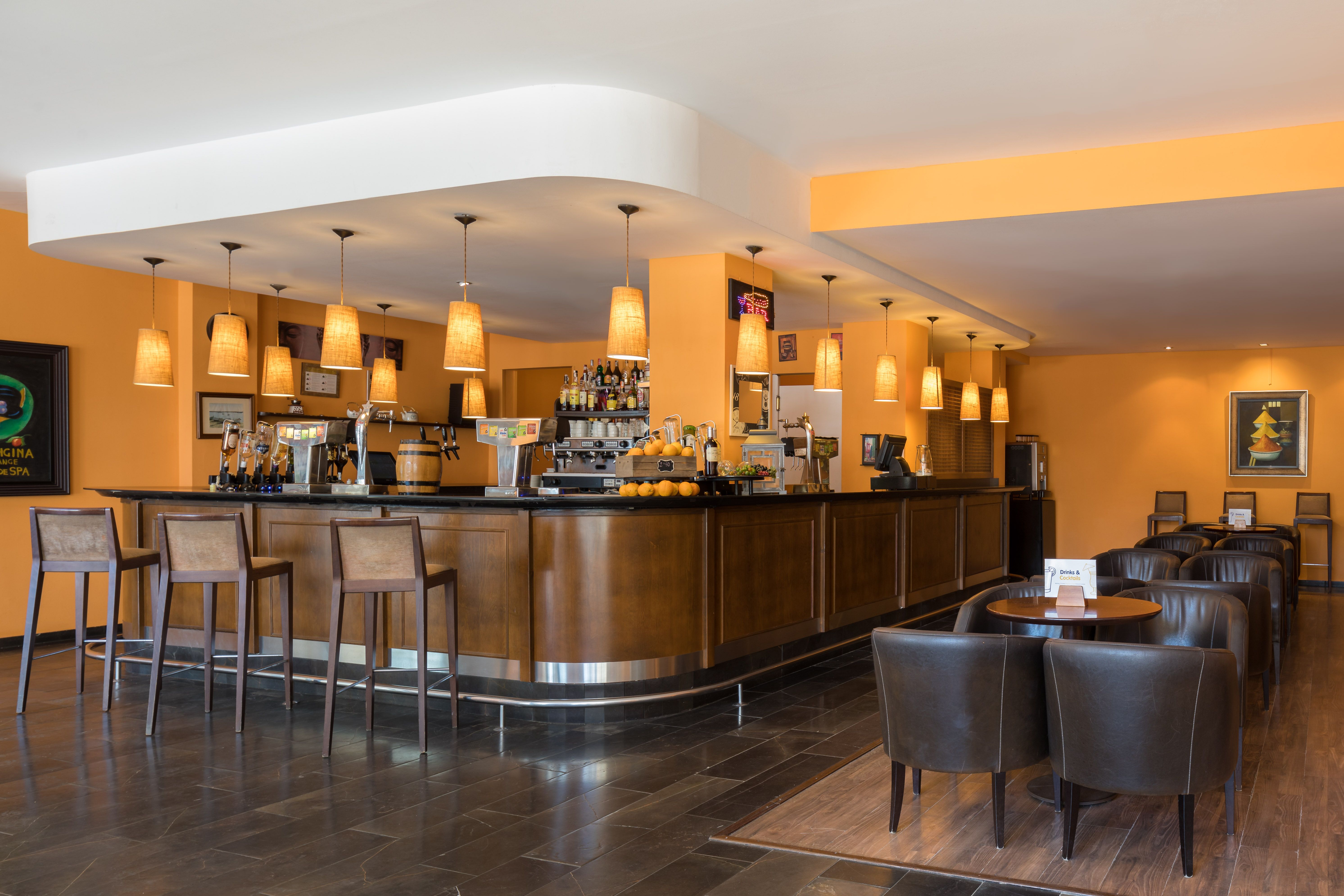 MAIN BAR