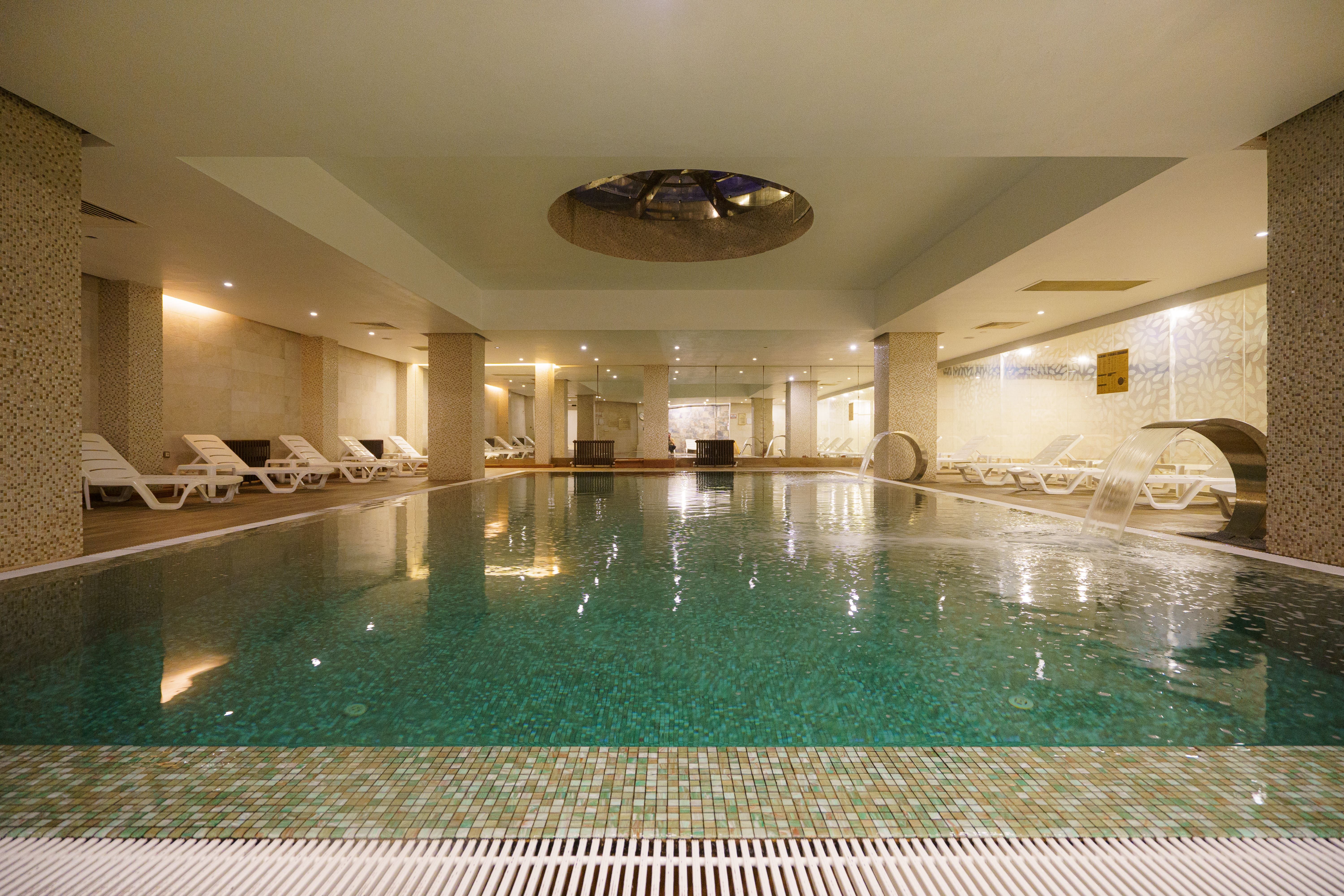 Piscină interioară