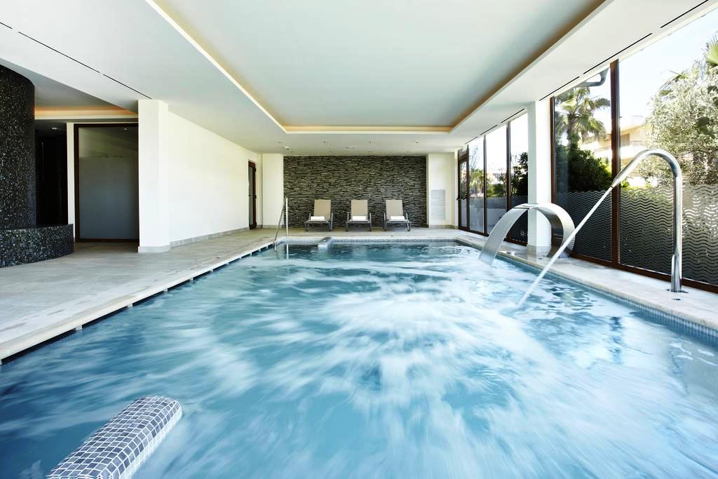 Piscină interioară