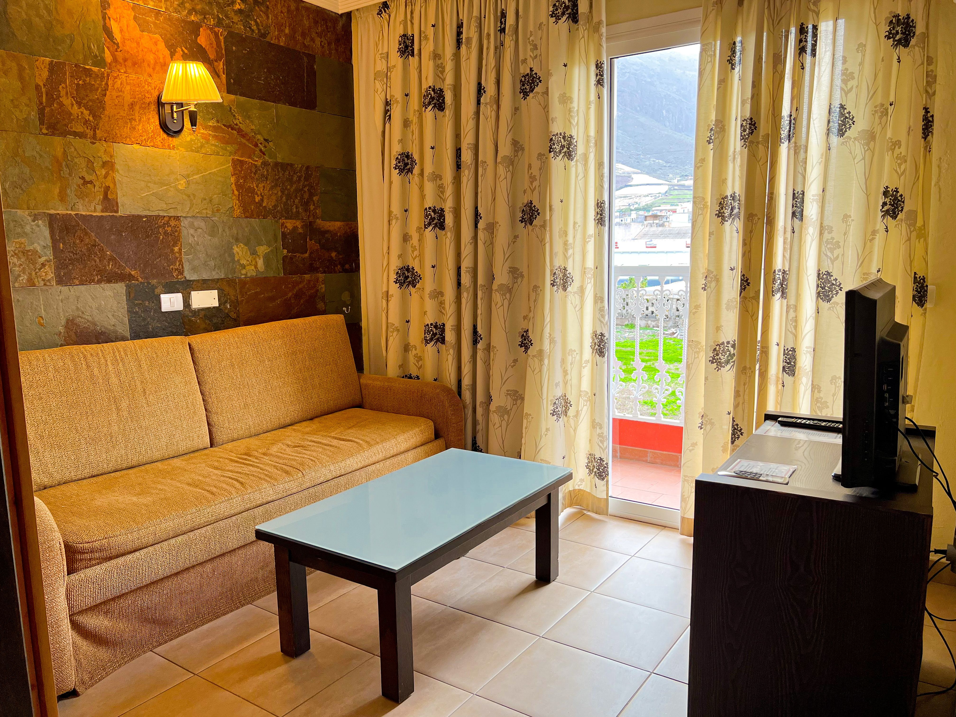 DOUBLE STANDARD ROOM WITH BALCONY OR TERRACE