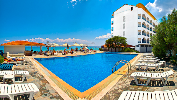 Halkidiki, Hotel Ammon Zeus, piscina exterioara.jpg