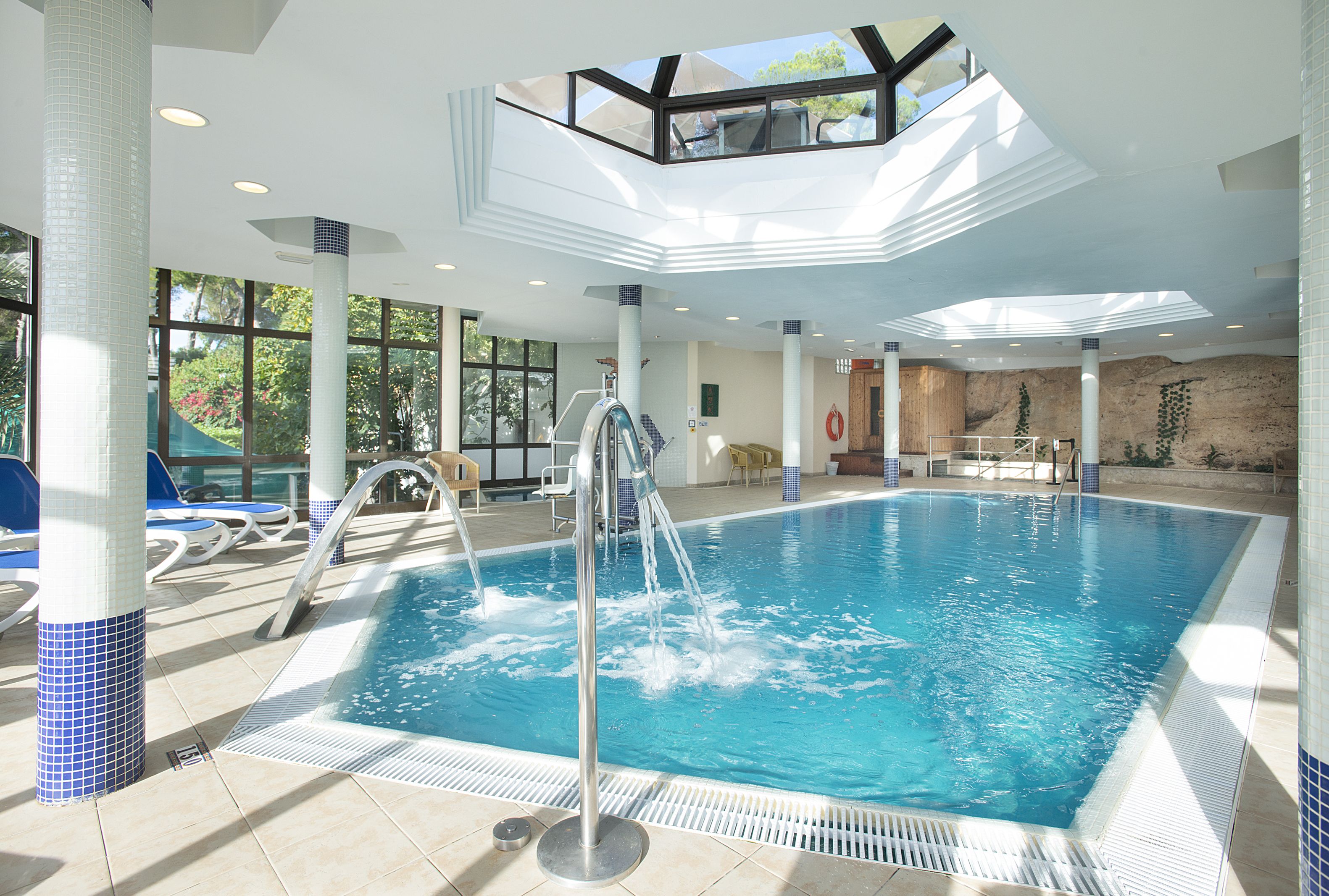 Piscină interioară
