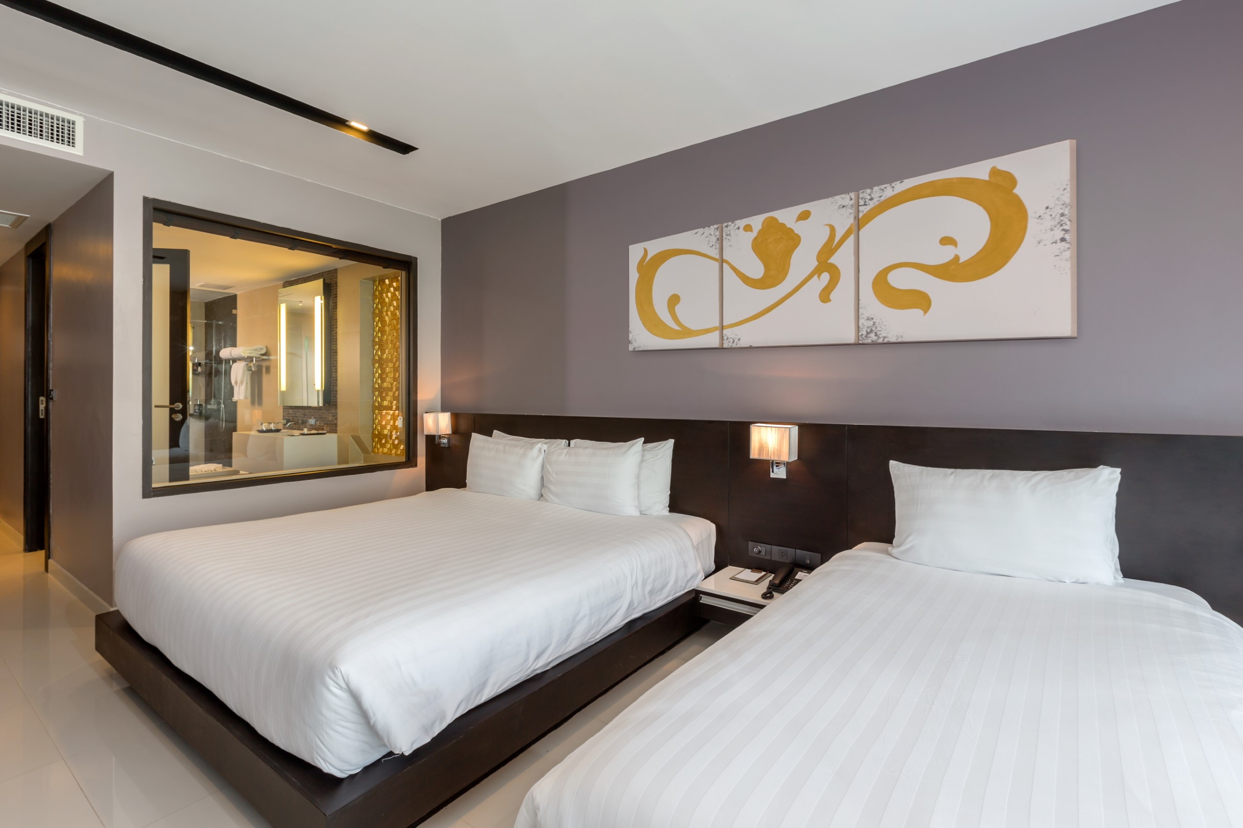 DELUXE ROOM