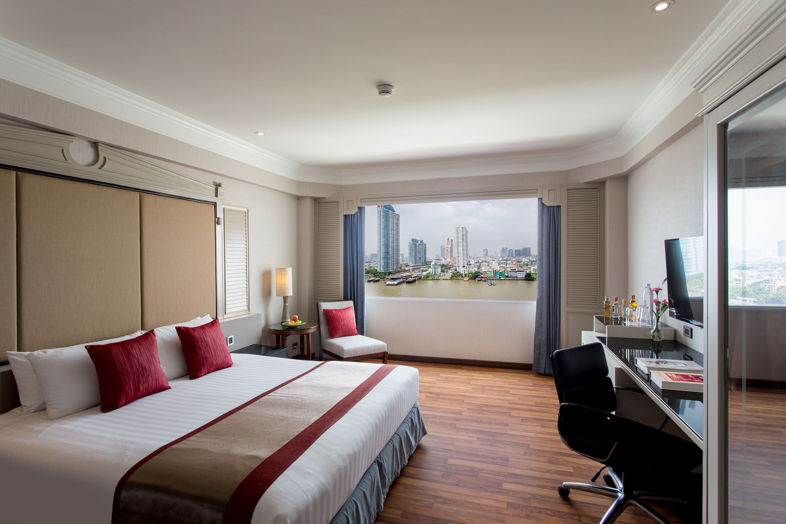 Executive Deluxe Riverview Room