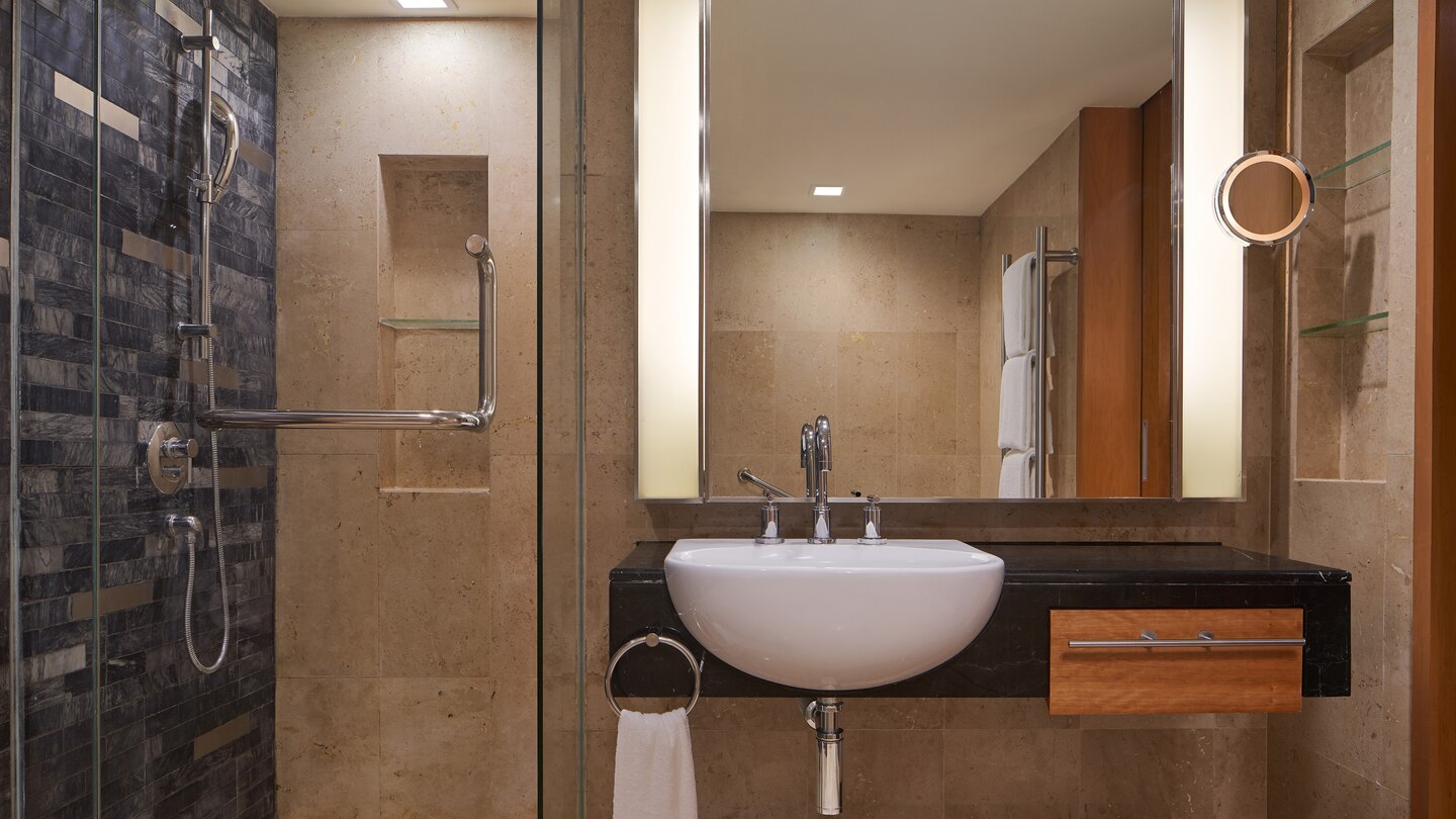 Club Executive Riverview Suite