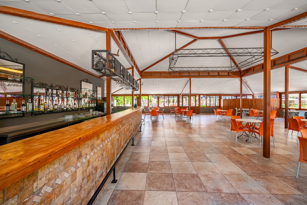 POOL BAR