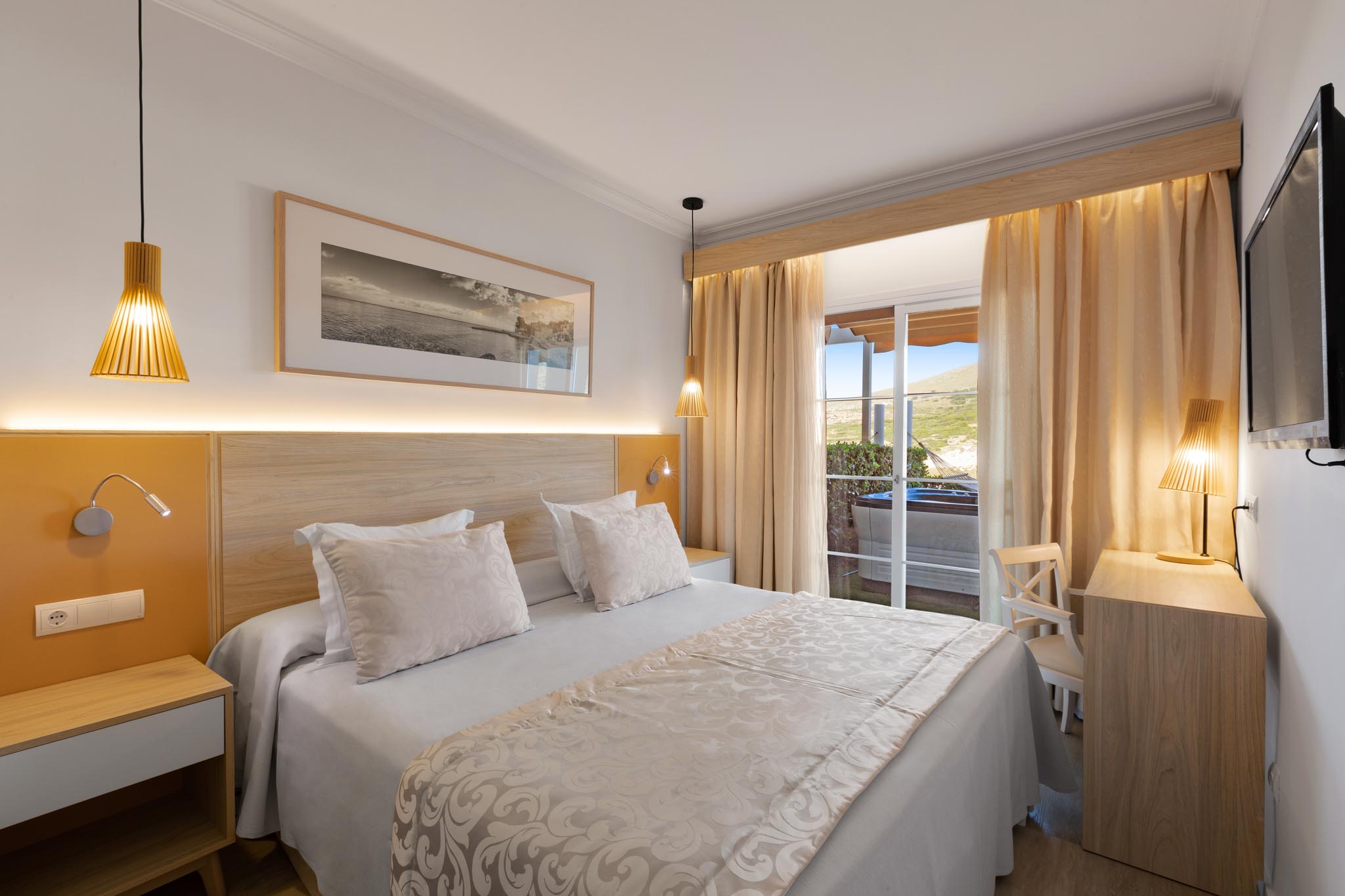 APT 1 BEDROOM GARDEN WITH MINI POOL AND TERRACE