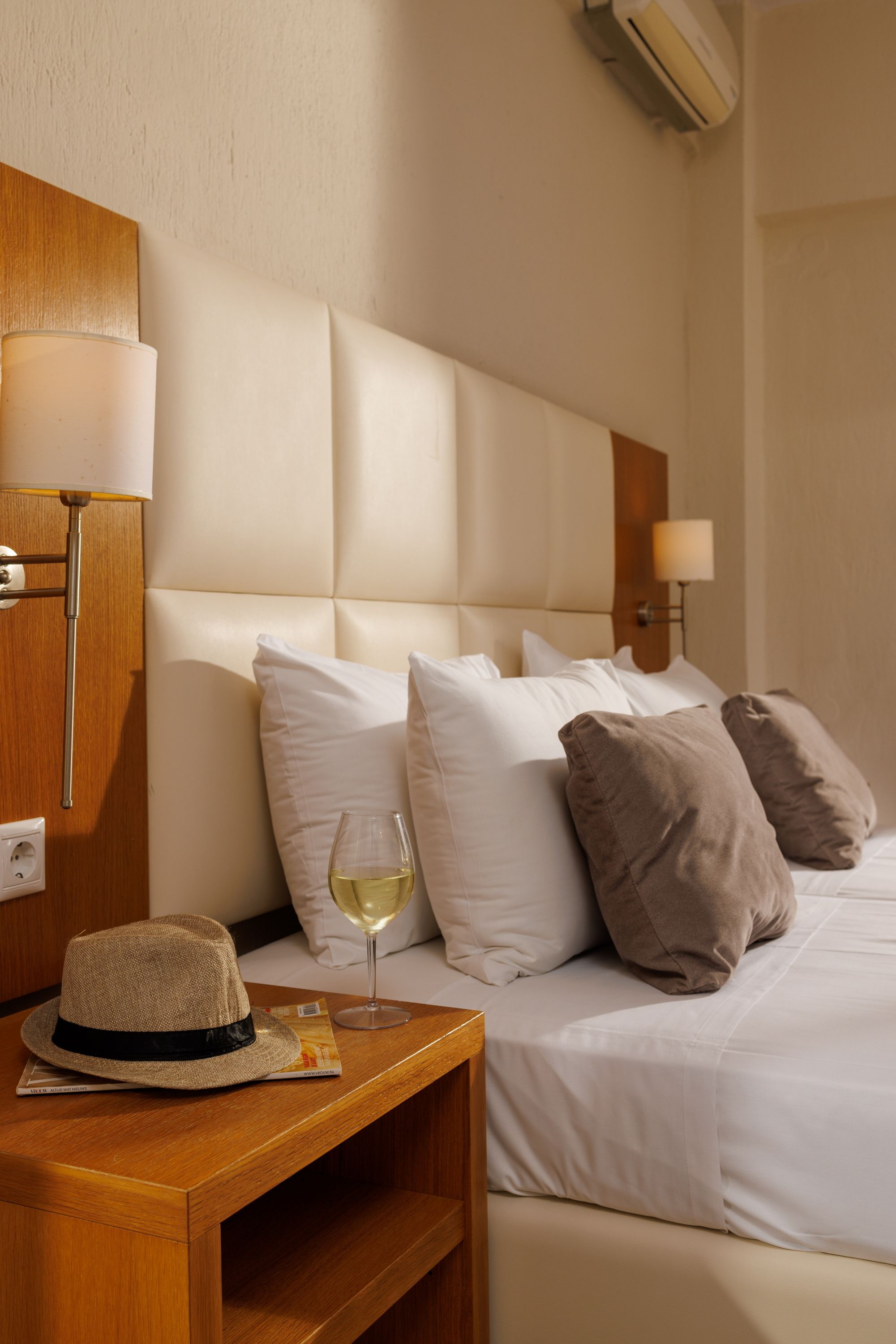 DOUBLE ROOM