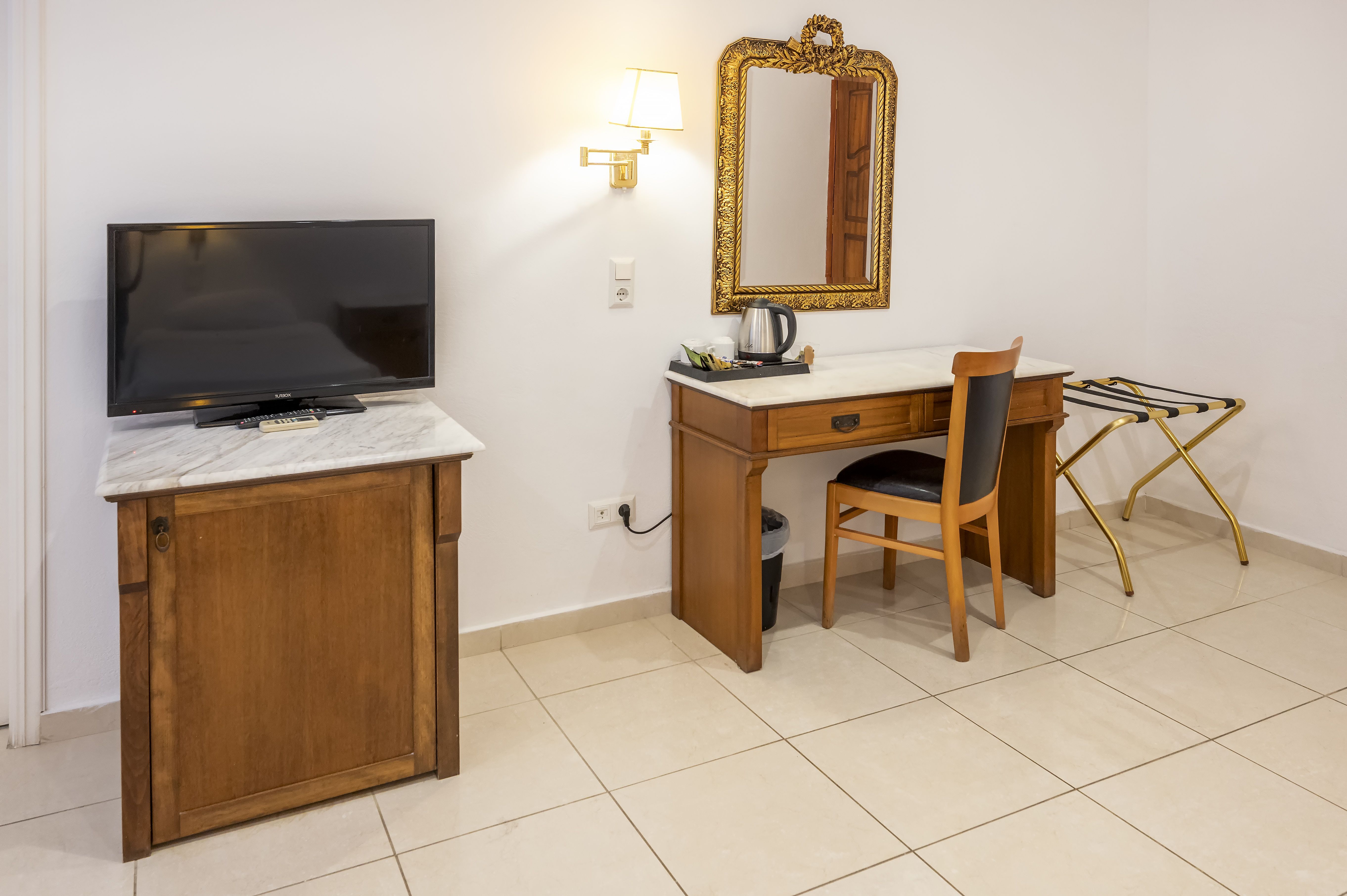 Superior Room with Shared Pool