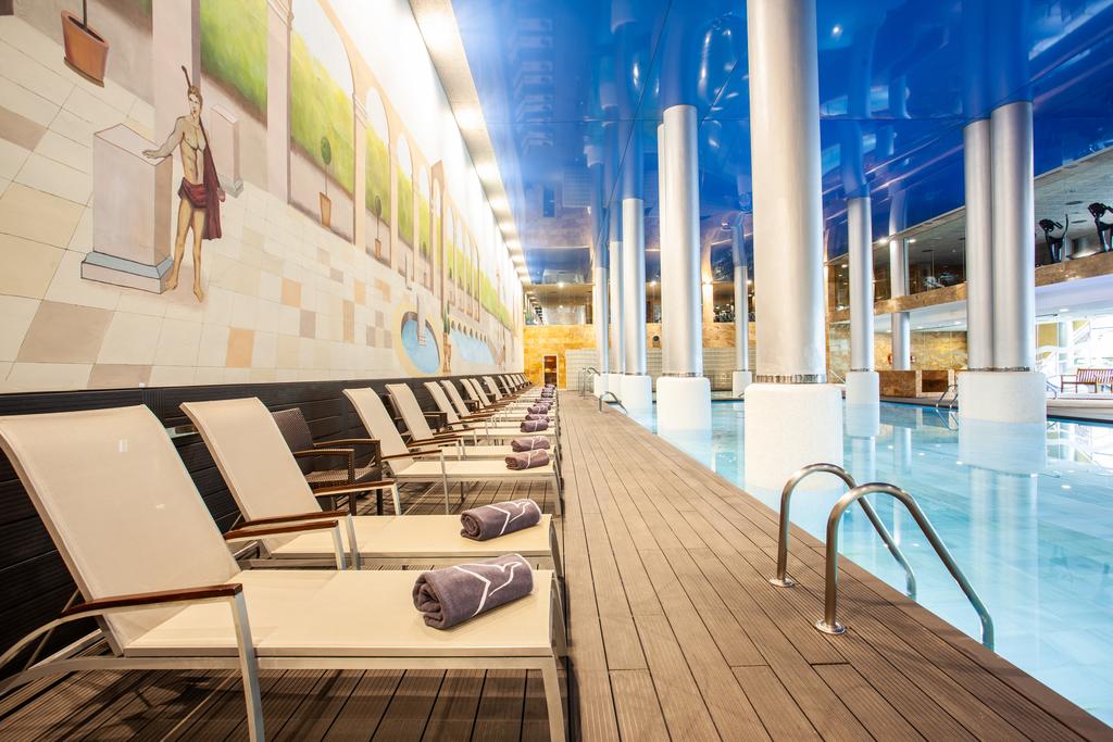 Piscină interioară