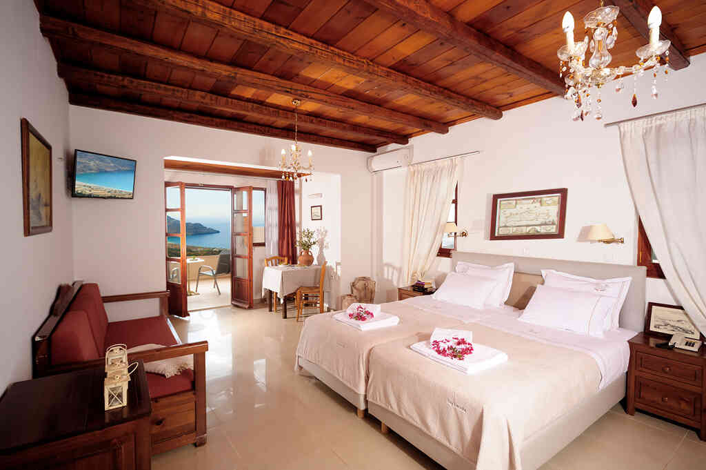 SUITE DELUXE 1 BEDROOM OUTDOOR JACUZZI WITH PANORAMIC SEAVIEW