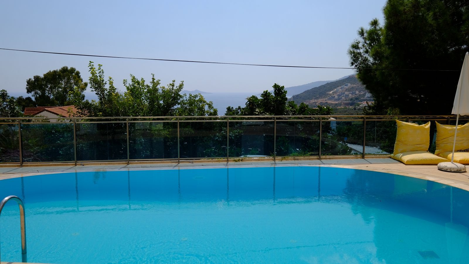 Piscina exterioara/interioara