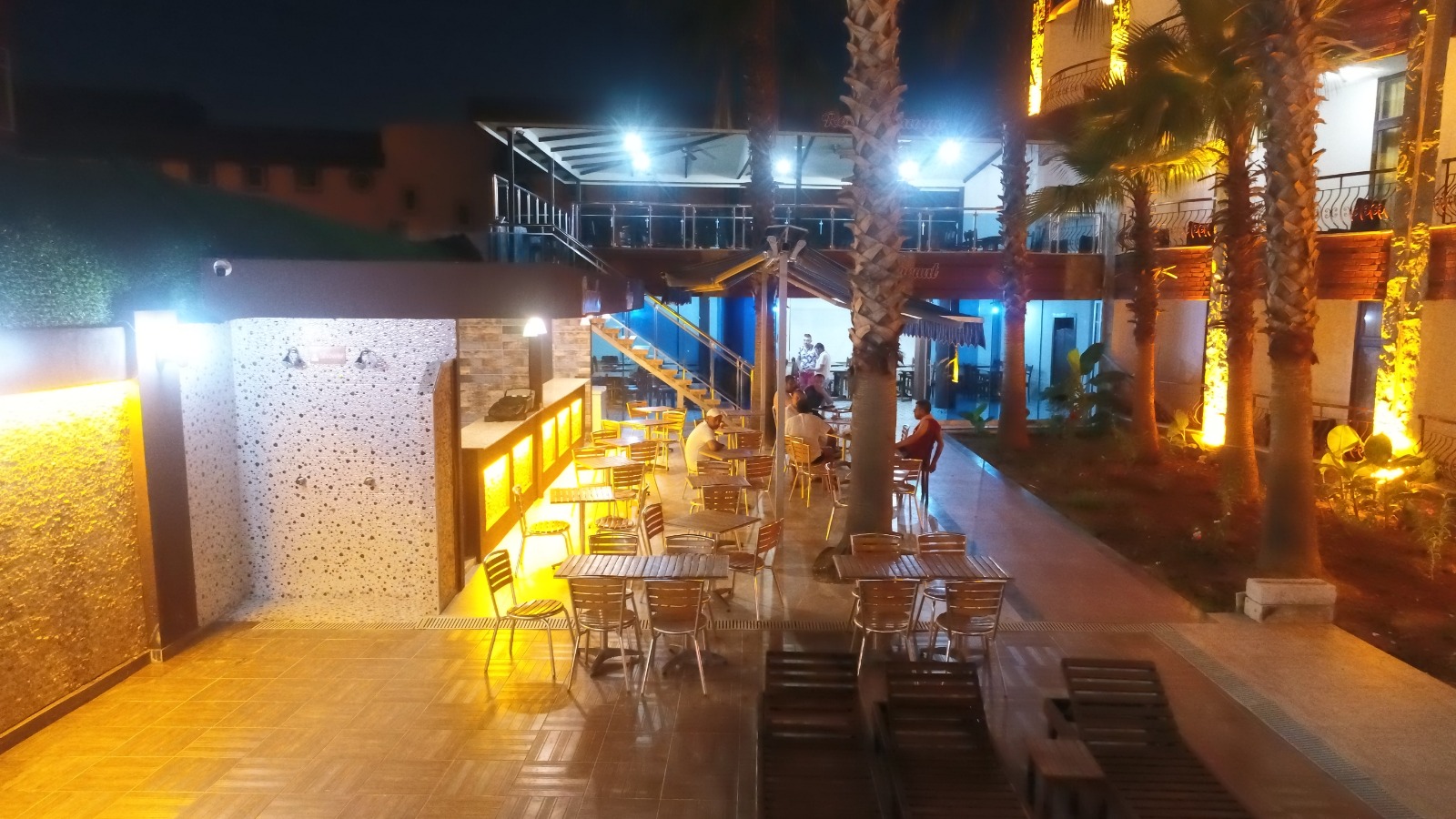 MAIN RESTAURANT