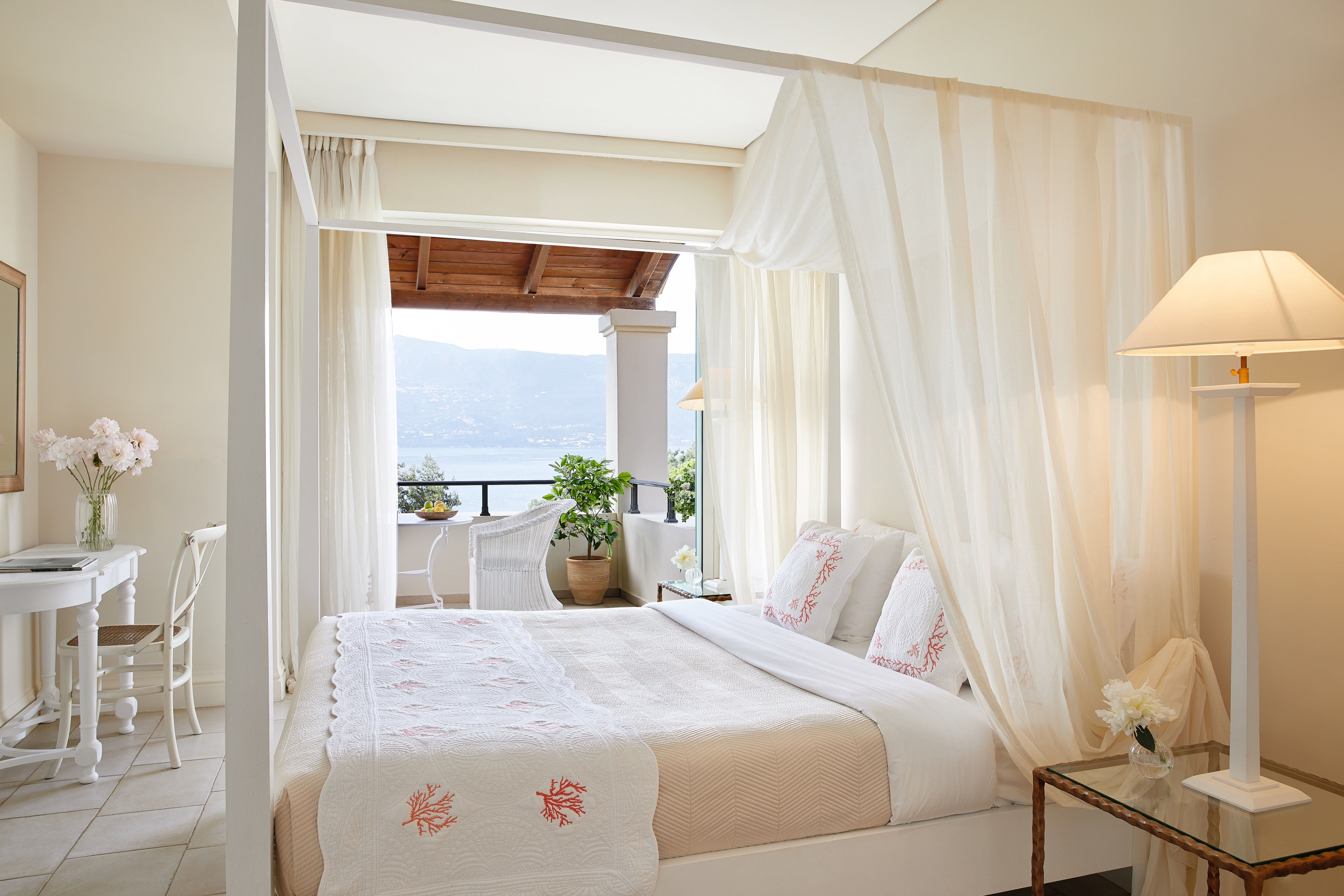 DELUXE BUNGALOW SUITE SIDE SEA VIEW 