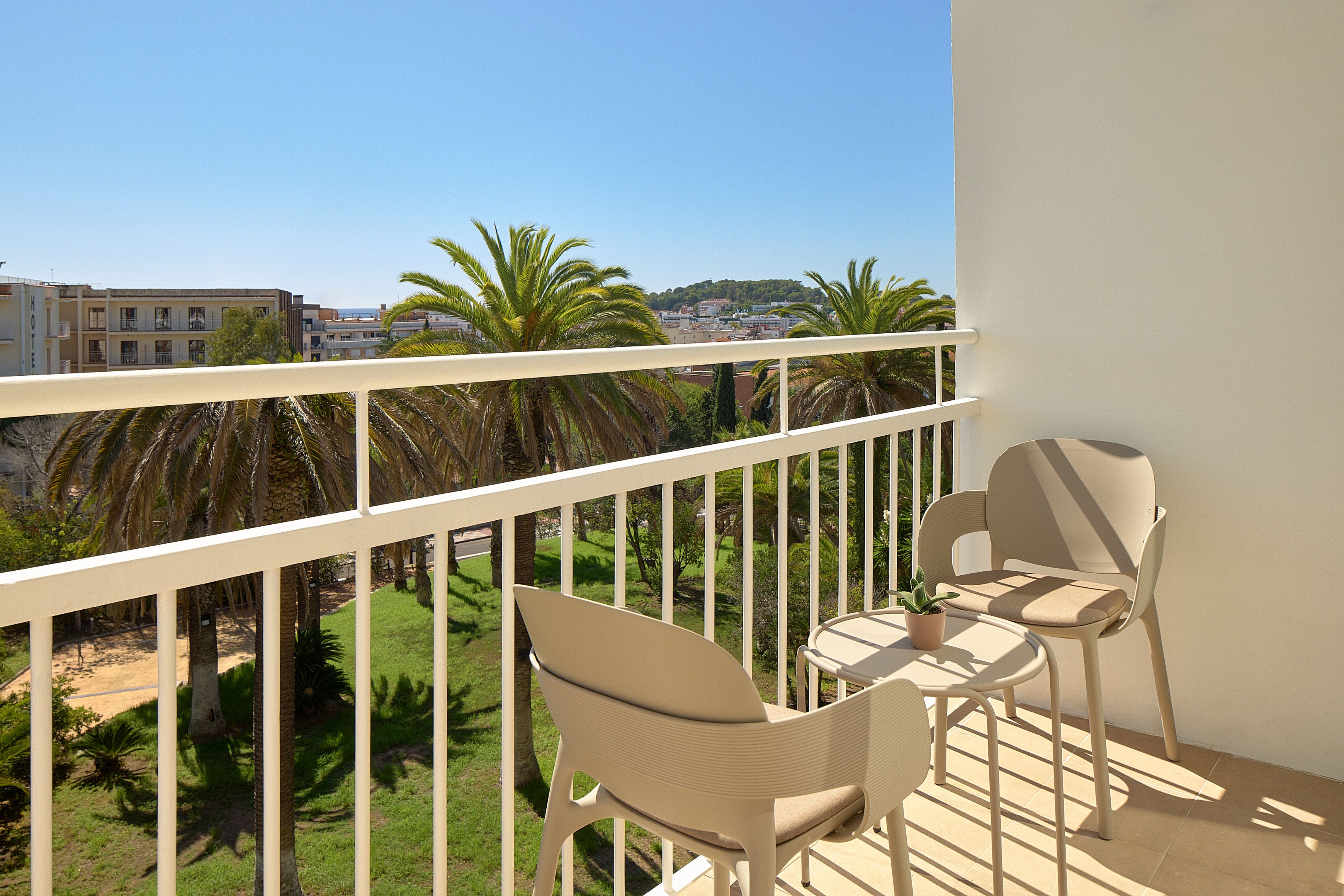 DOUBLE PREMIUM GARDEN VIEW