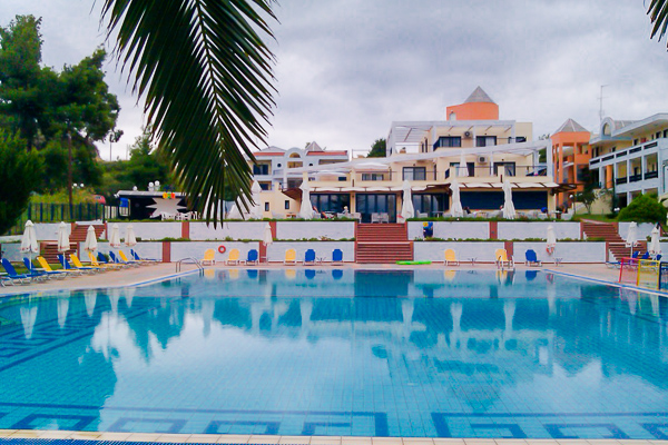 Halkidiki, Hotel Atrium, piscina.jpg