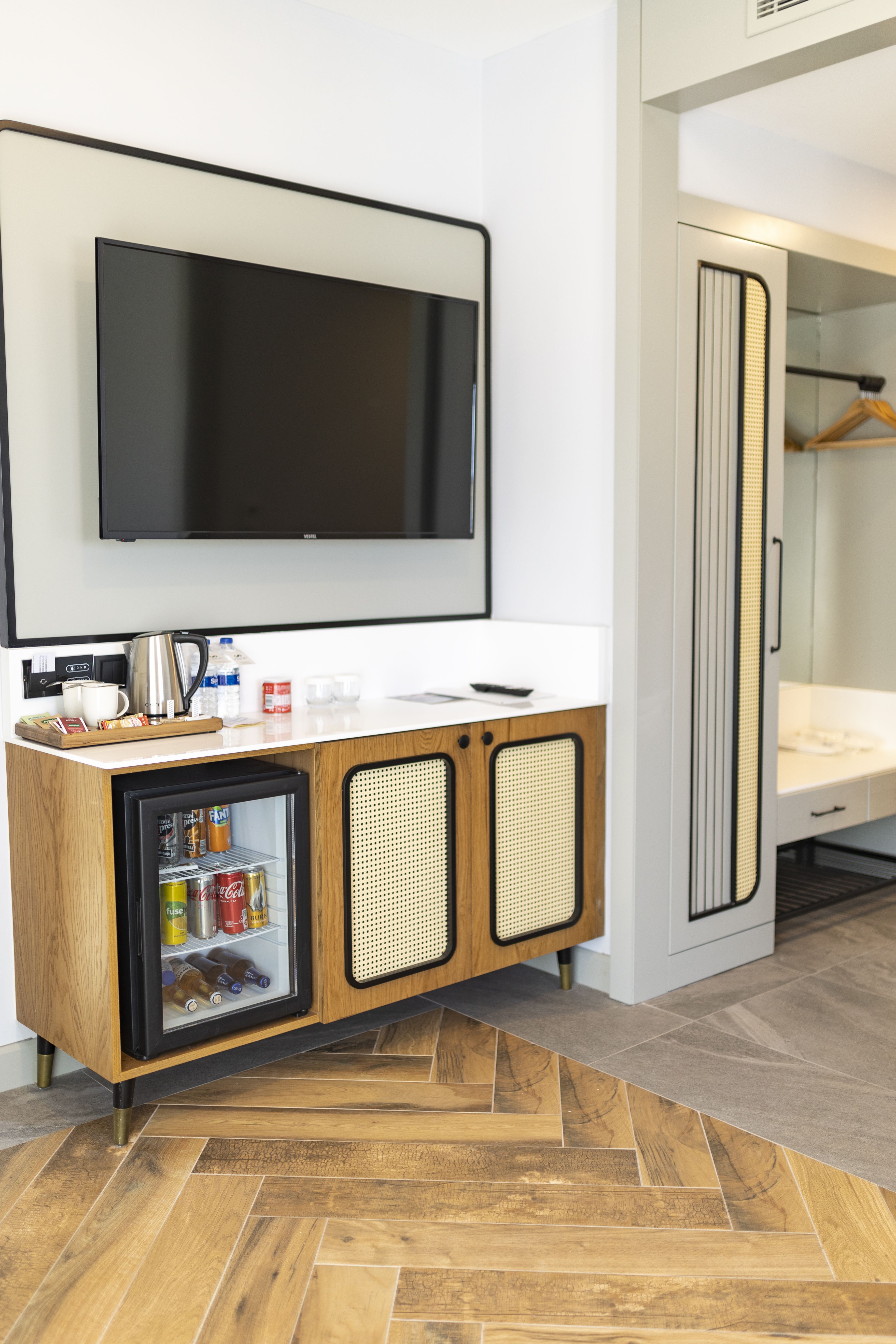 CORNER SUITE 