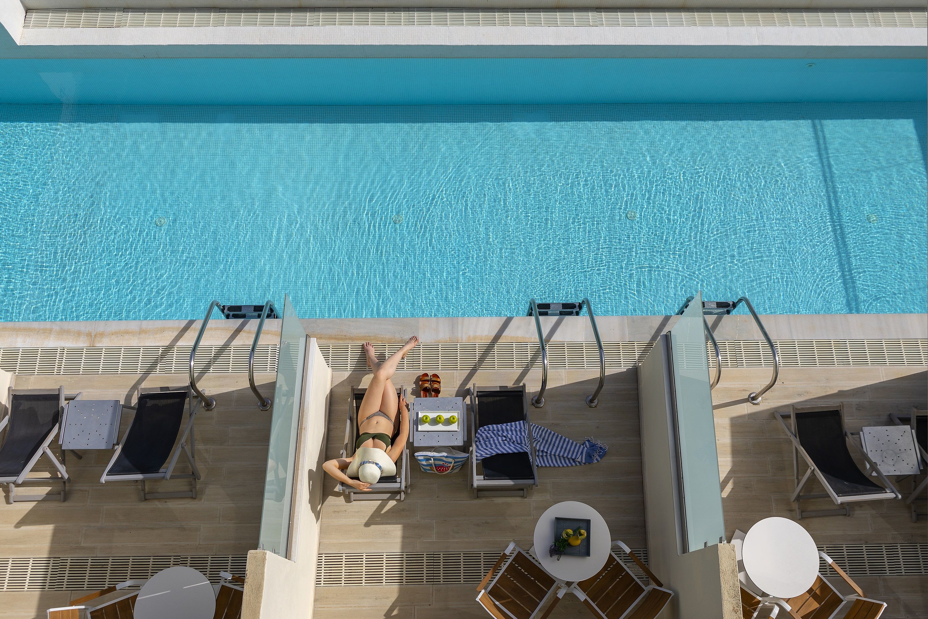 DBL Room Sharing Pool with Balcony or terrace