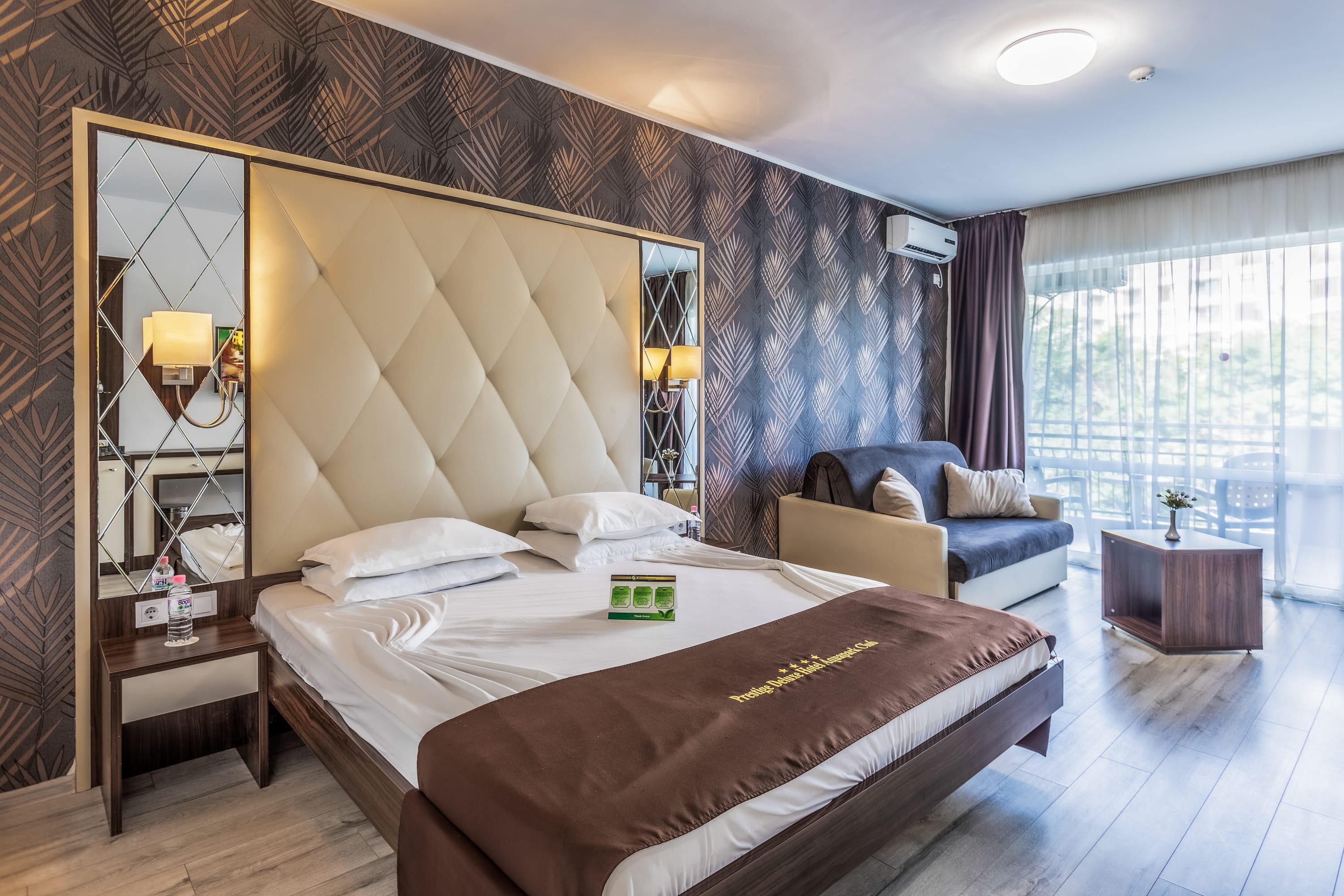  Deluxe Family Room